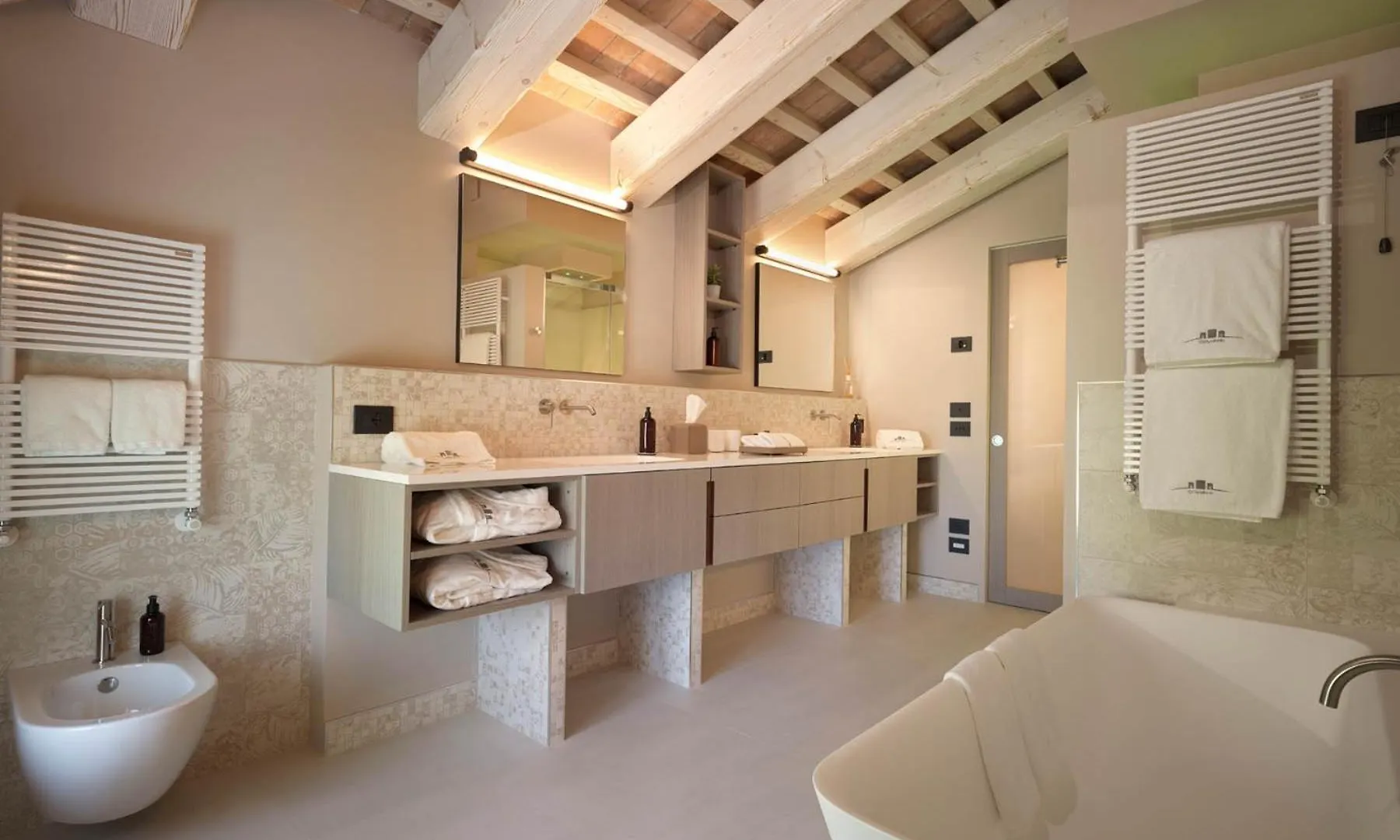 Ca' Apollonio Heritage Romano D'Ezzelino Hotel